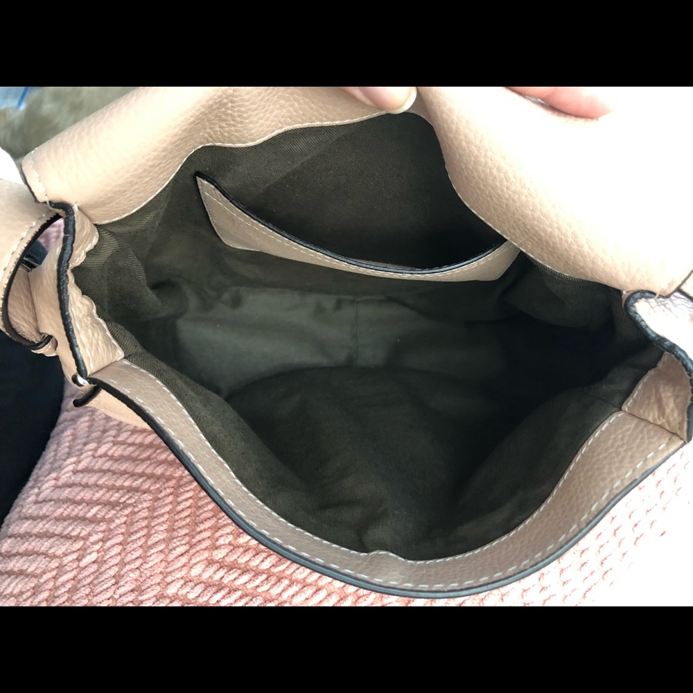 CHLOÉ
Medium Marcie Leather Crossbody Saddle Bag - Picture 8 of 12